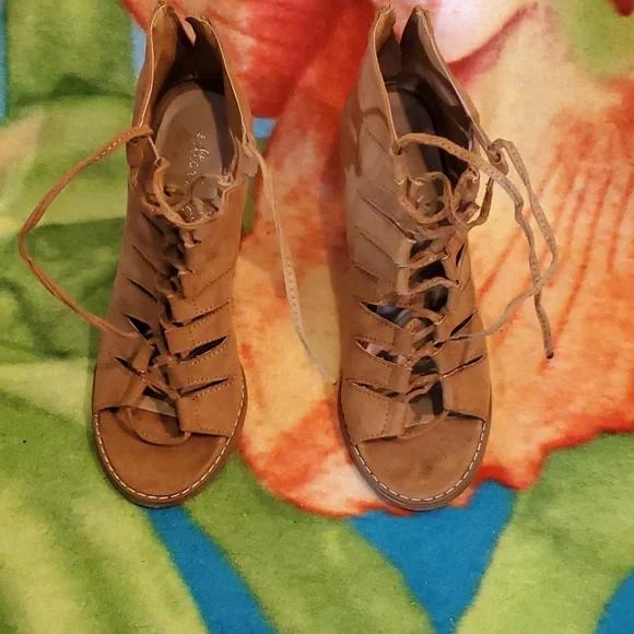 👢6.5 Altar’d State Vegan Light Brown Heels - Picture 10 of 11